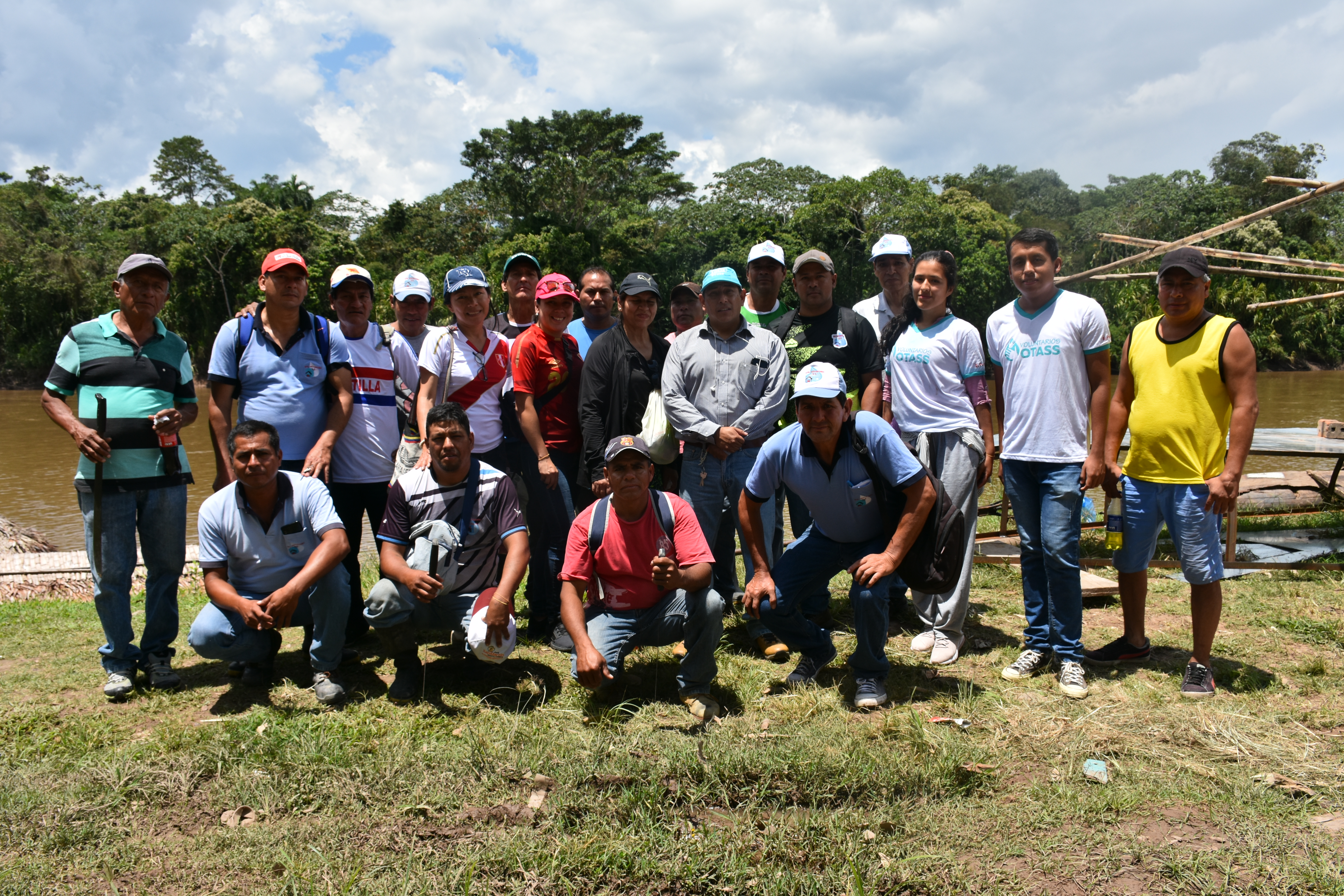 Más de 30 trabajadores de la EPS Moyobamba   participaron en jornada comunal de limpieza
